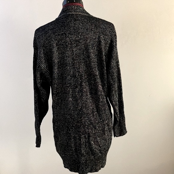 Long cardigan with gold buttons - Picture 2 of 6